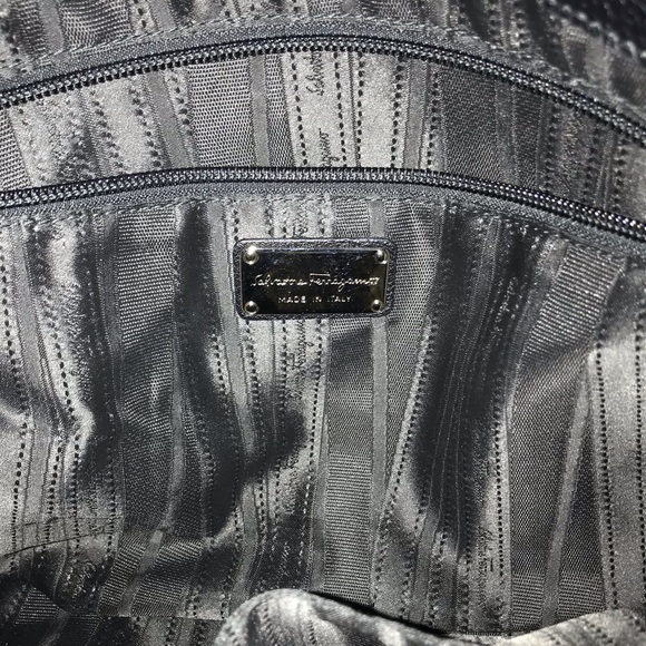 Salvatore Ferragamo Pebble Leather Hand bag purse - Picture 6 of 7